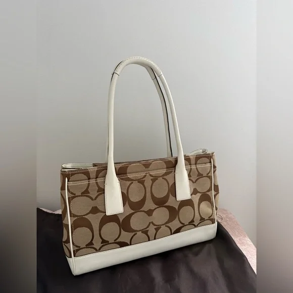 Coach Hampton Shoulder Bag - Picture 4 of 9